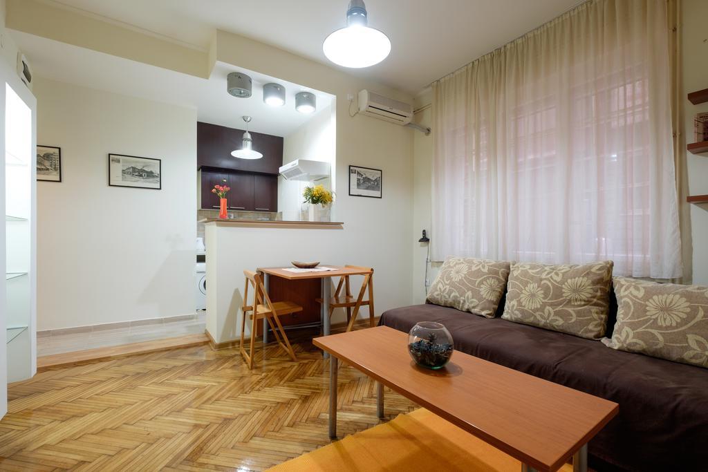 M&M Downtown Apartment Belgrad Rum bild